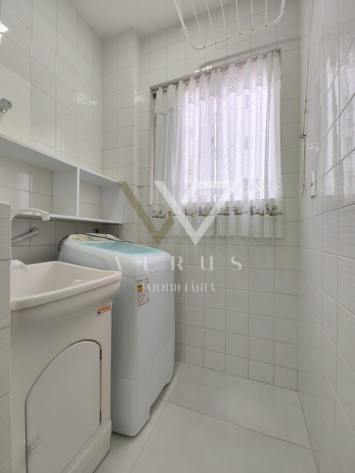 Apartamento Mobiliado para Aluguel no Centro de Balneário Camboriú.