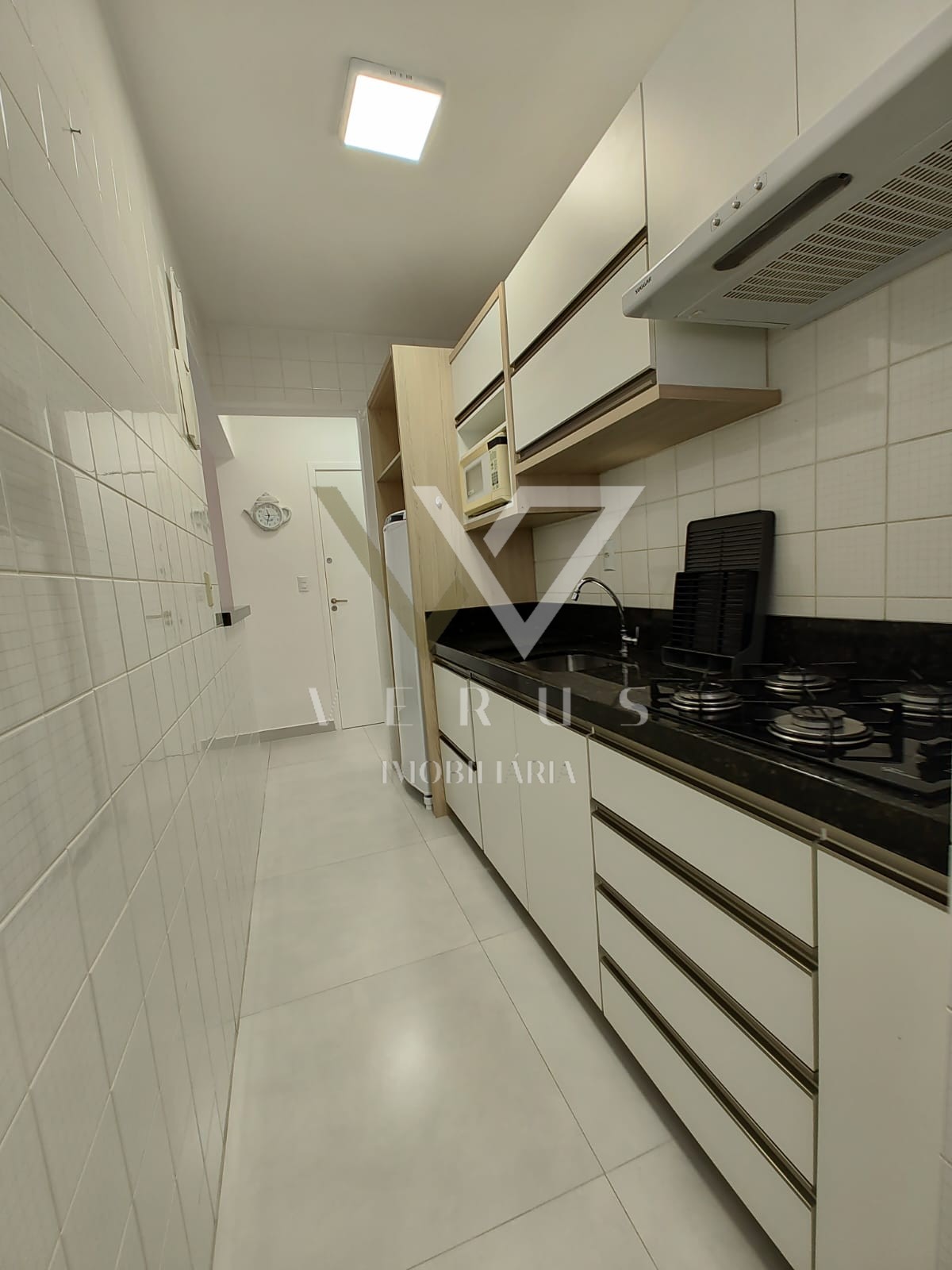 Apartamento Mobiliado para Aluguel no Centro de Balneário Camboriú.