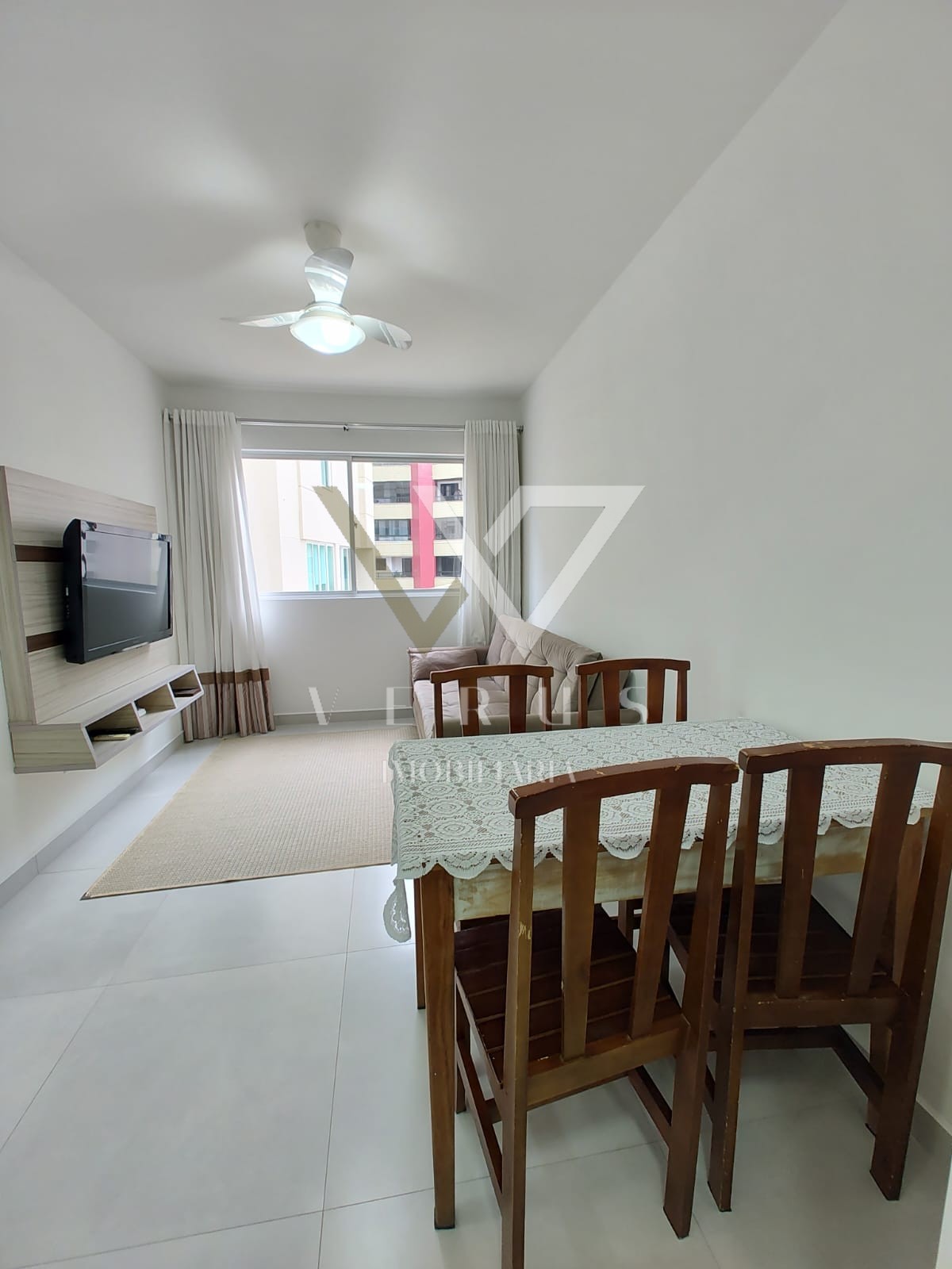 Apartamento Mobiliado para Aluguel no Centro de Balneário Camboriú.