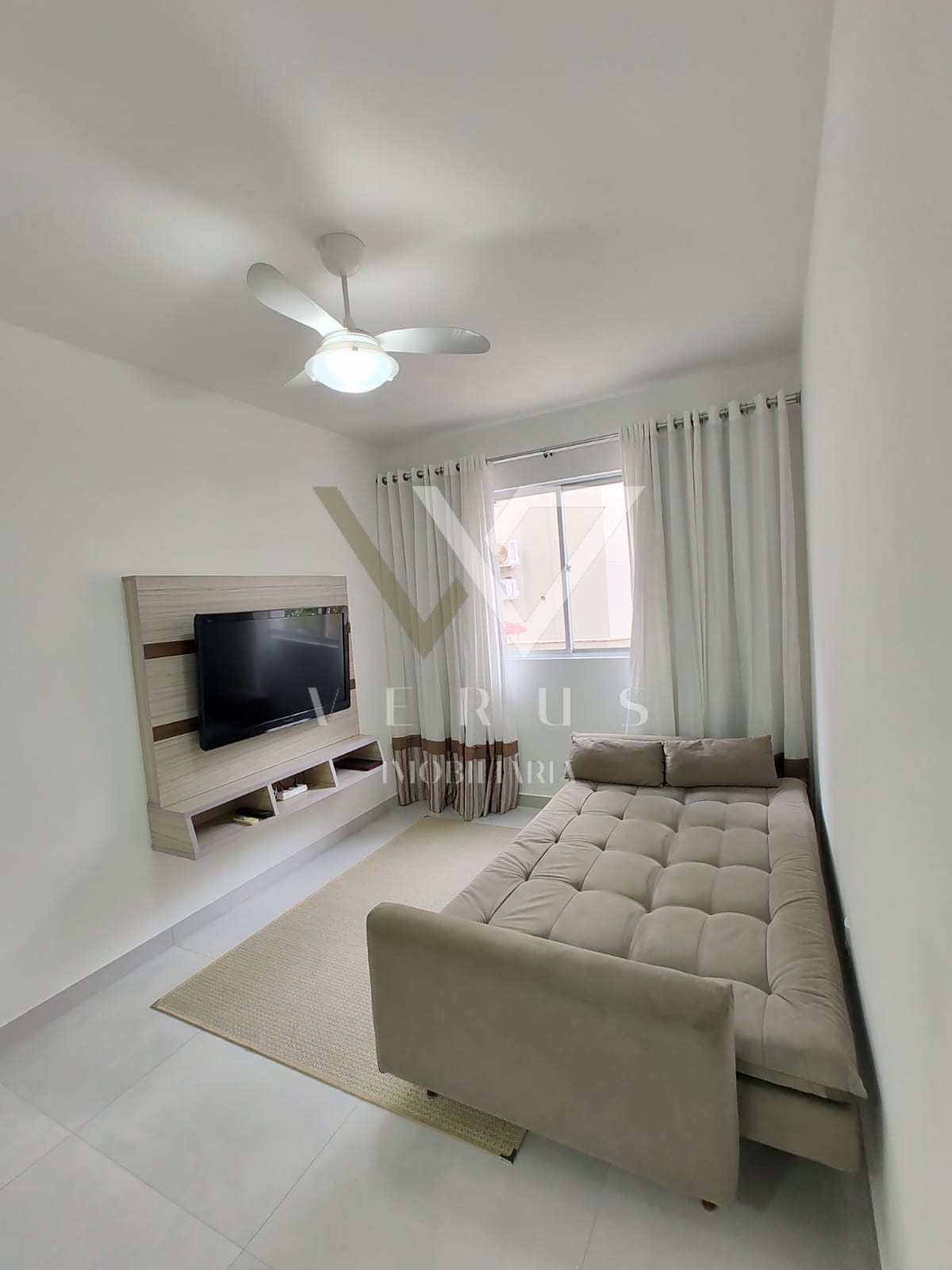 Apartamento Mobiliado para Aluguel no Centro de Balneário Camboriú.