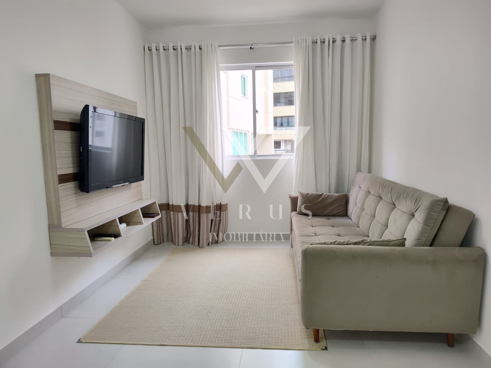 Apartamento Mobiliado para Aluguel no Centro de Balneário Camboriú.