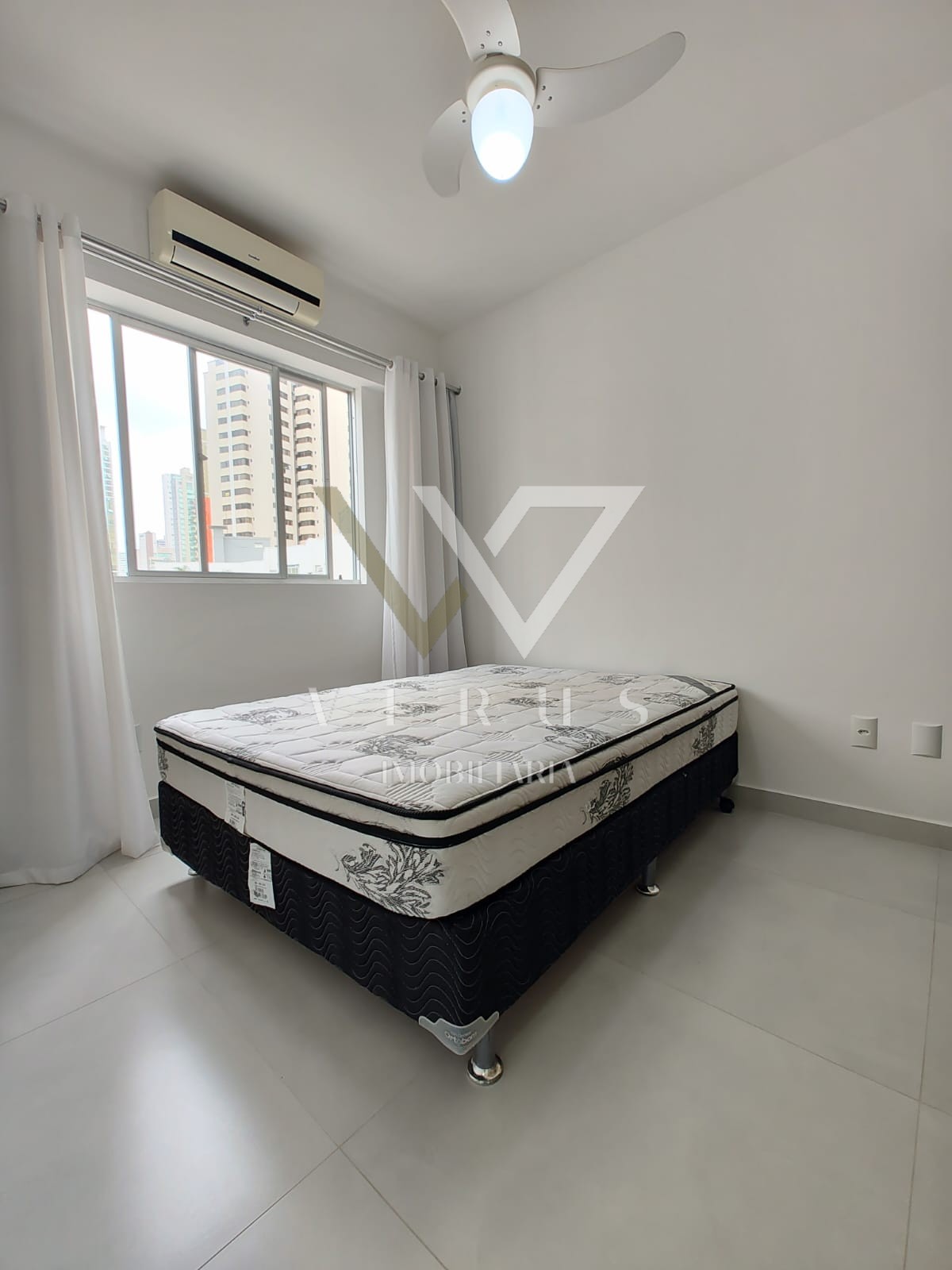 Apartamento Mobiliado para Aluguel no Centro de Balneário Camboriú.