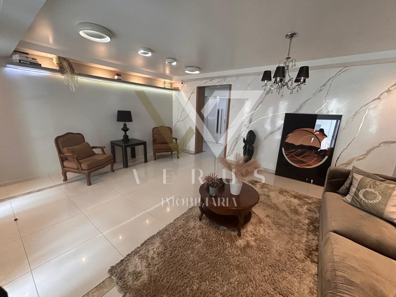 Apartamento Semimobiliado no Centro de Balneário Camboriú – 2 Dorms (1 Suíte) + Churrasqueira