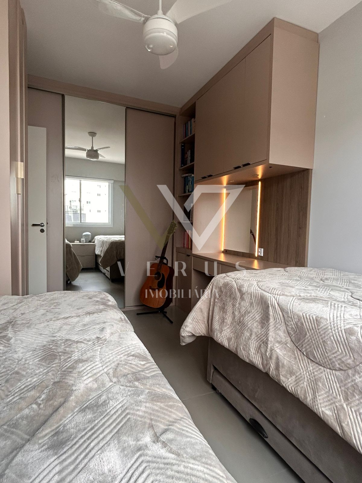 Apartamento Semimobiliado no Centro de Balneário Camboriú – 2 Dorms (1 Suíte) + Churrasqueira